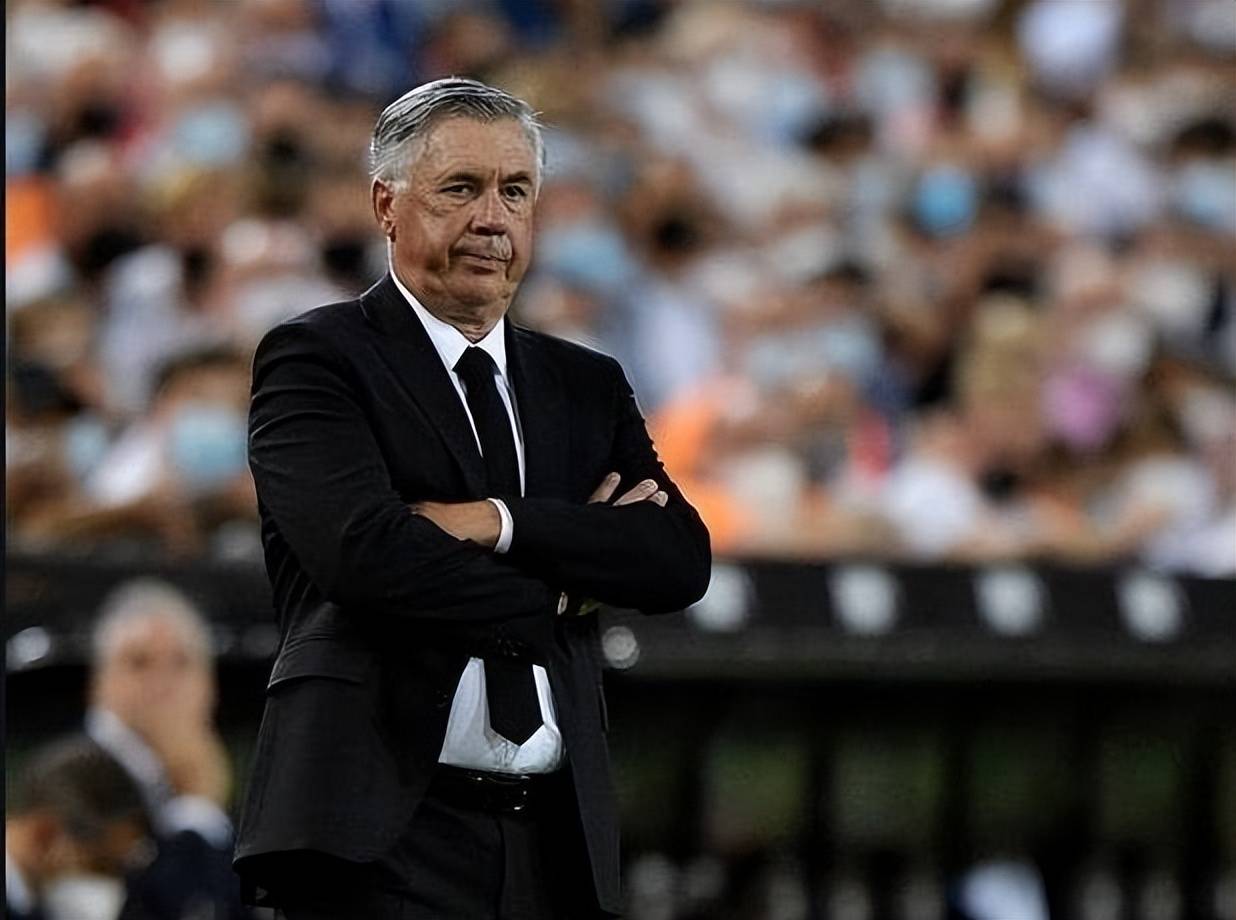 主教练幽默互动球员，活跃气氛的简单介绍