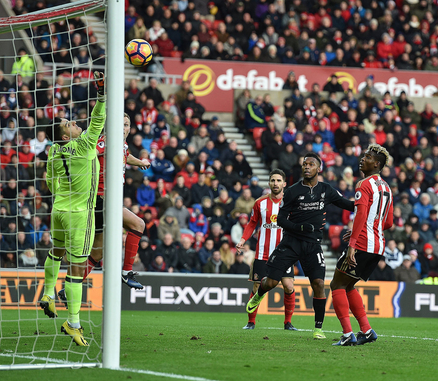 姆巴佩回归赛场，出色防守首场状态亮眼，中国队观众沸腾！(姆巴佩的比赛视频)